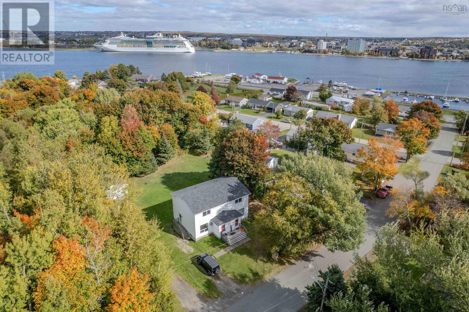 5052 Myrtle St, Westmount, NS B1L 1A7