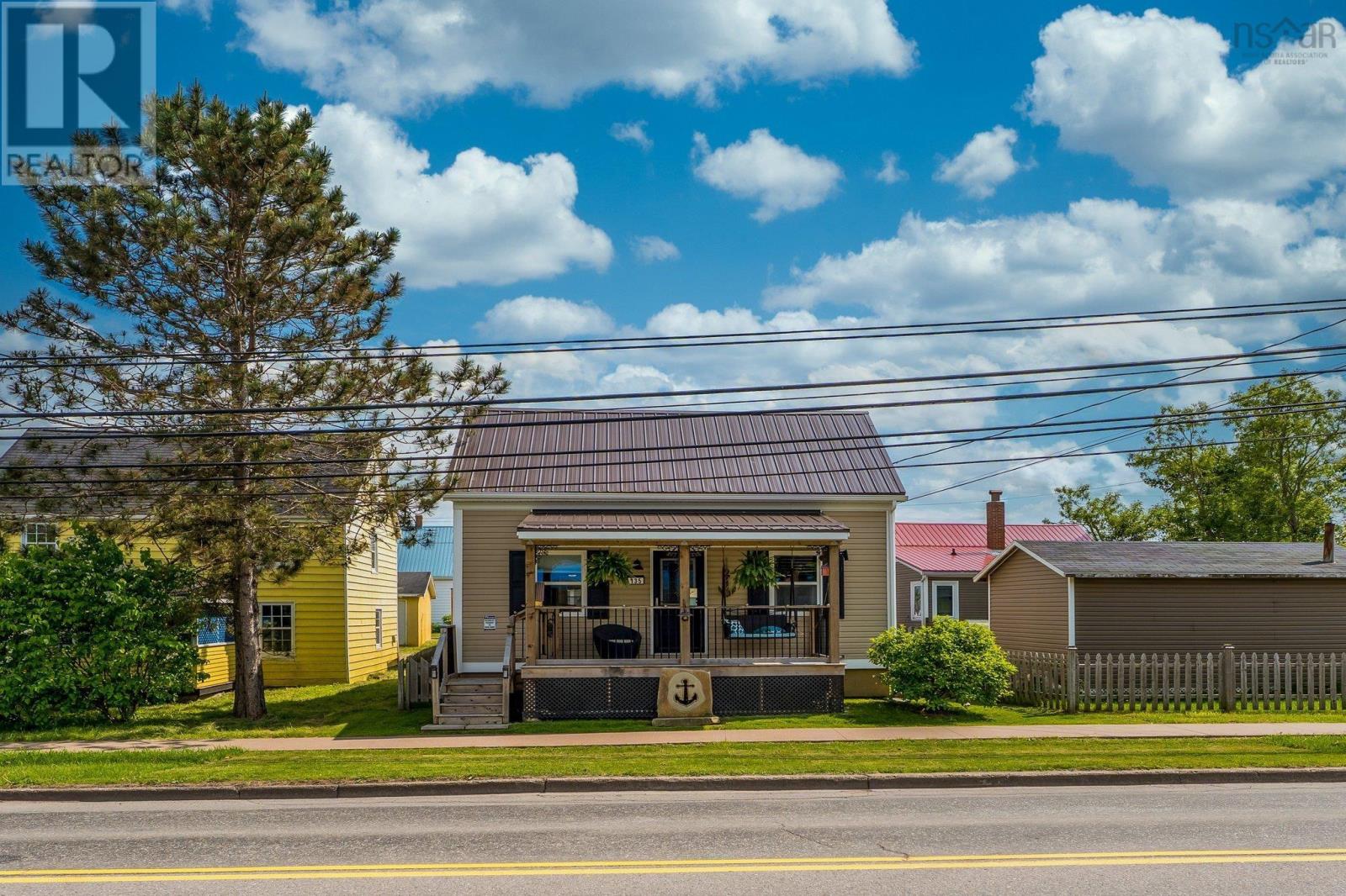 135 W River Rd, Pictou, NS B0K 1H0