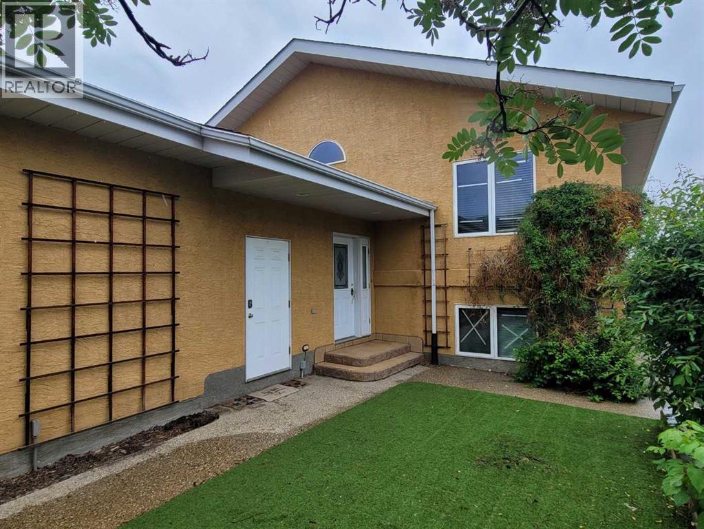 90 Street Unit 10606, Peace River, AB T8S 1P1