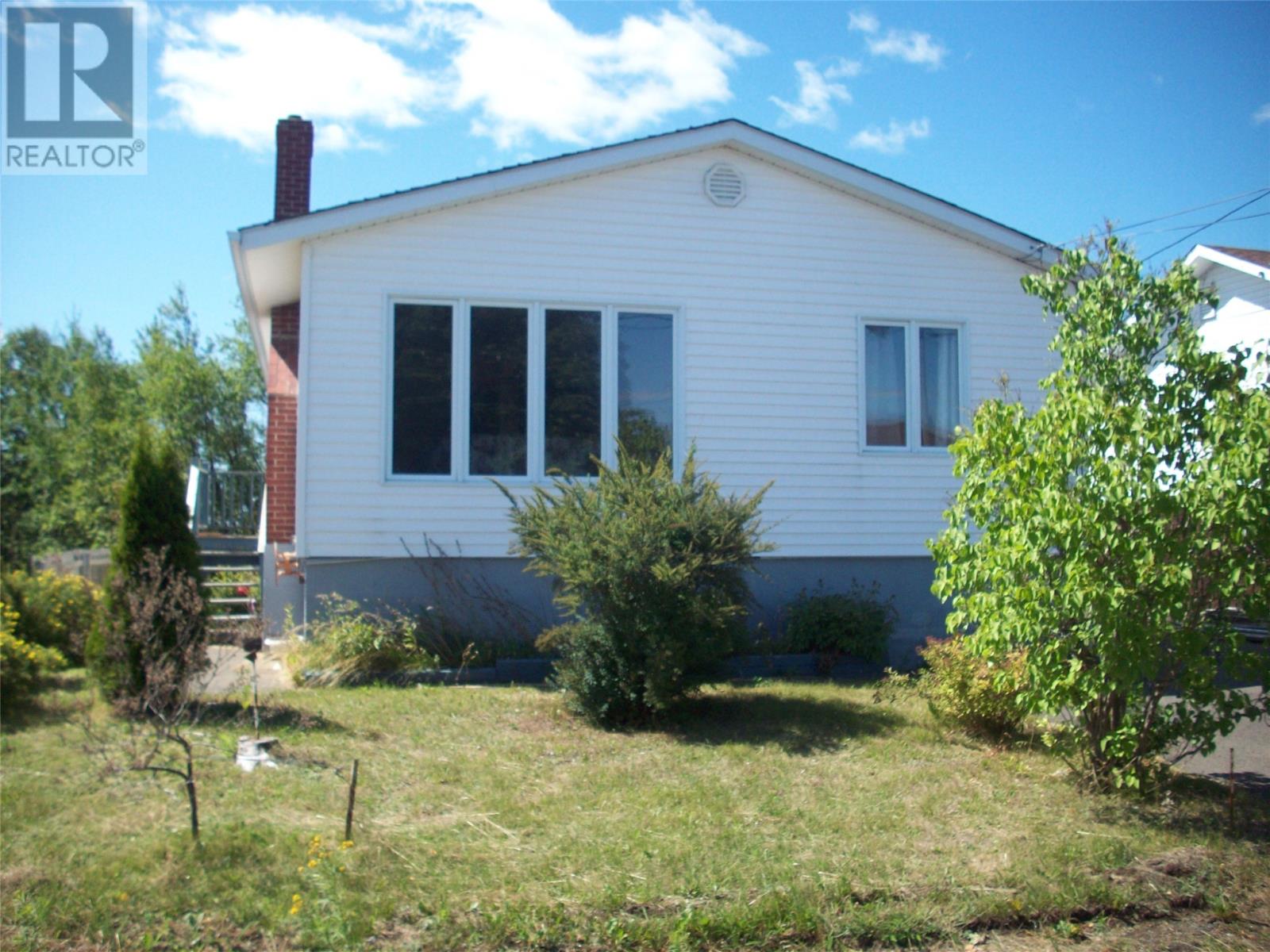 6 Pleasant St, Grand Falls Windsor, NL A2B 1J2