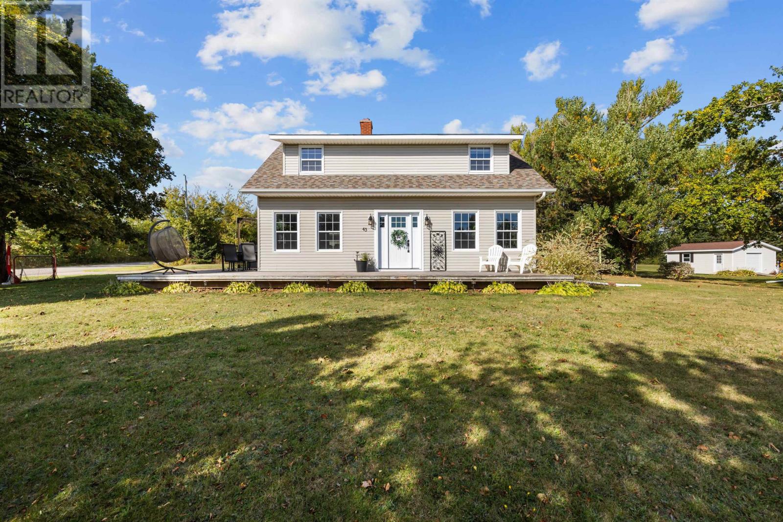 43 Queens Rd, Cornwall, PE C0A 1H8