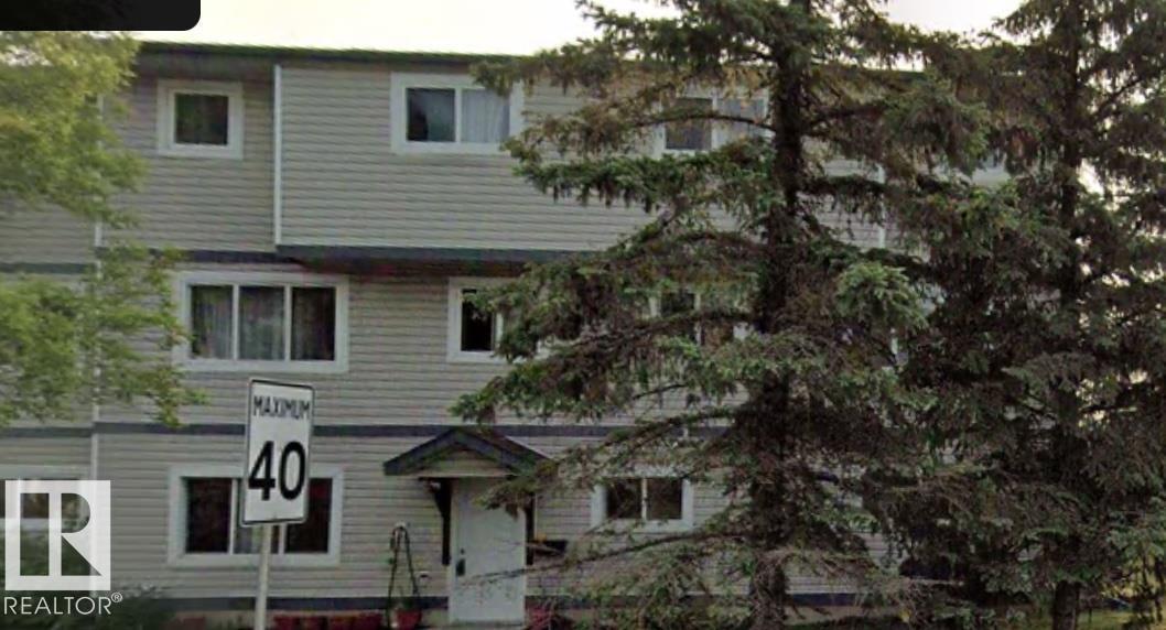 1474 Lakewood Rd W NW, Edmonton, AB T6K 3M2
