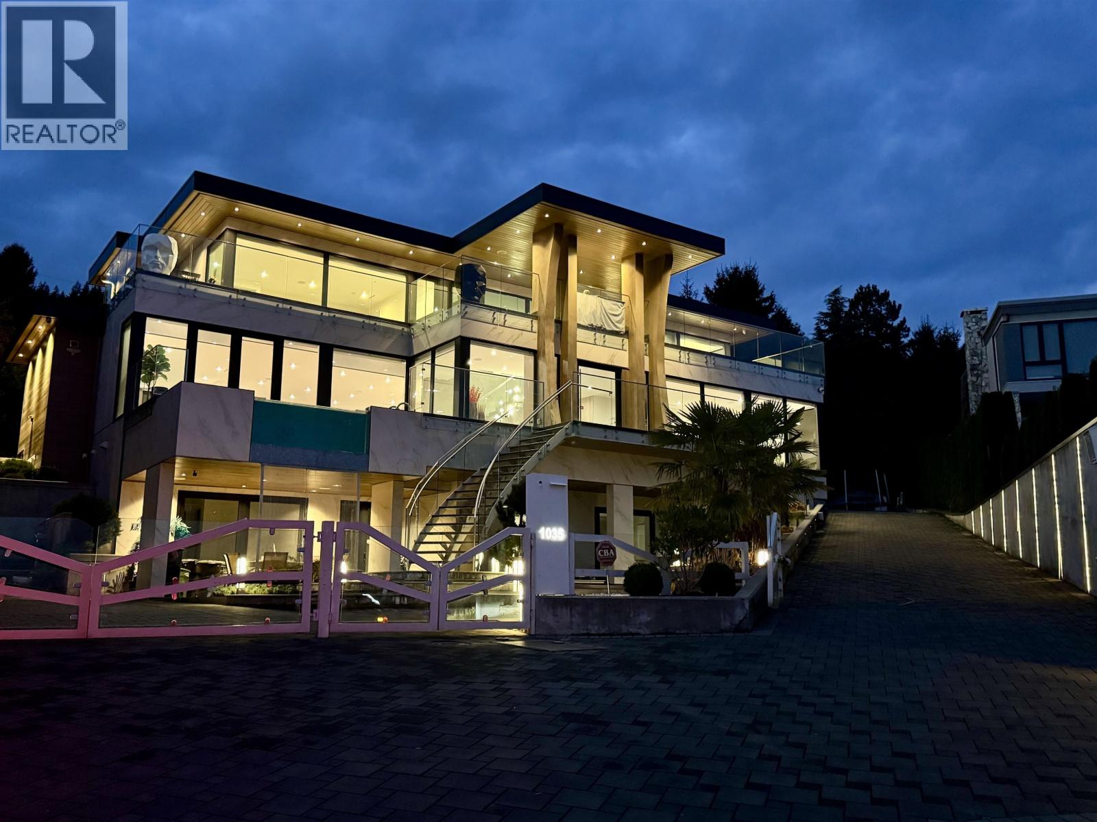 1035 Greenwood Pl, West Vancouver, BC V7S 1Y2