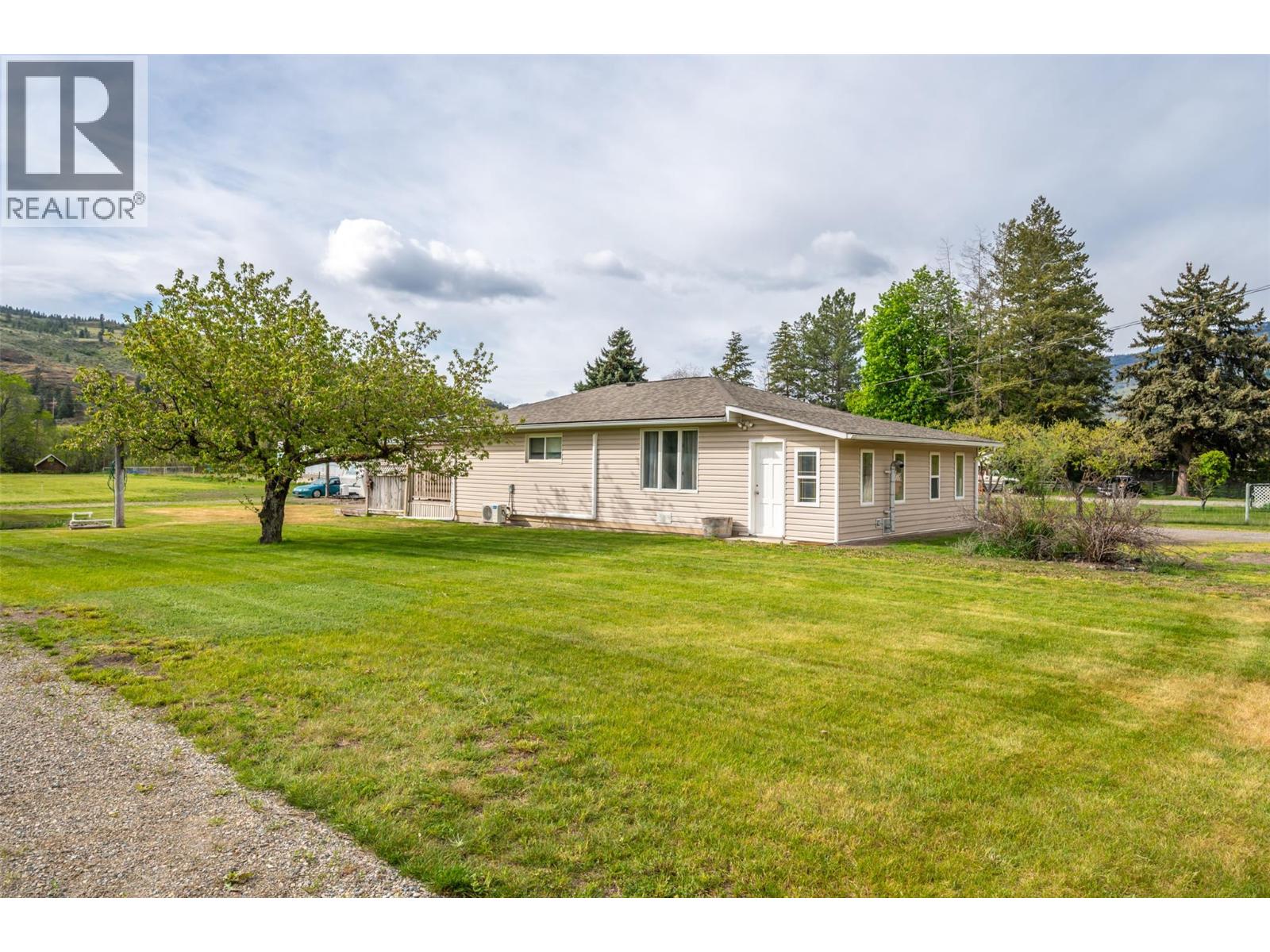 5471 Sawmill Rd, Oliver, BC V0H 1T1