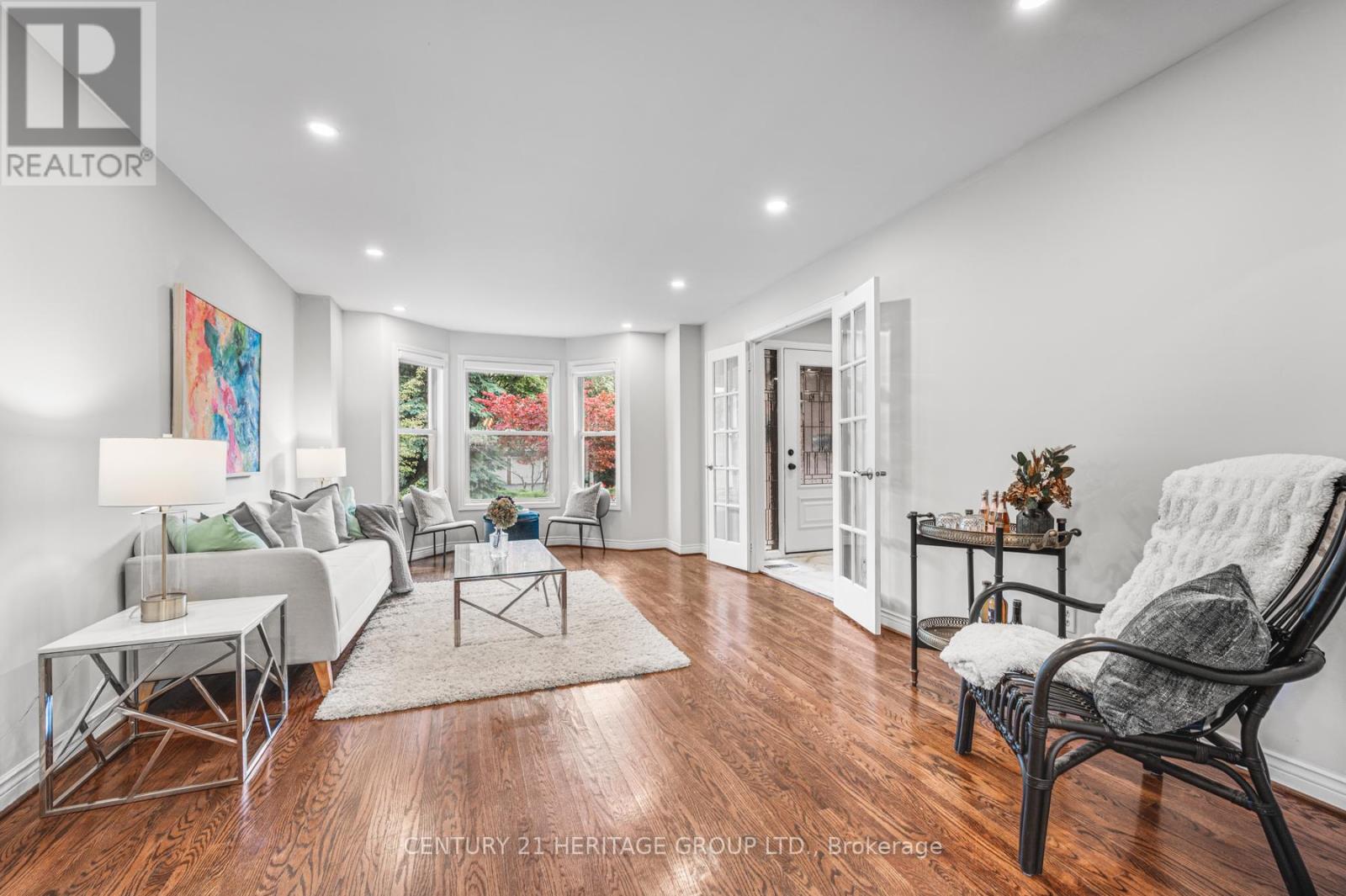 16 Wainwright Ave, Richmond Hill, ON L4C 5R5