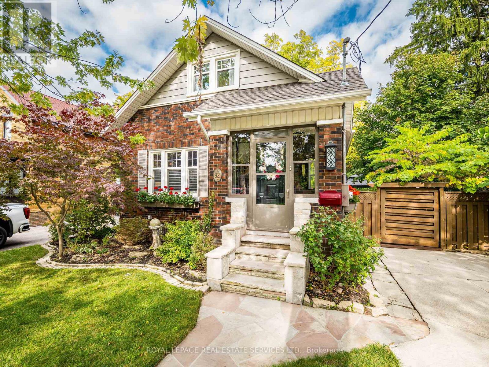 92 Mill St S, Brampton, ON L6Y 1T2