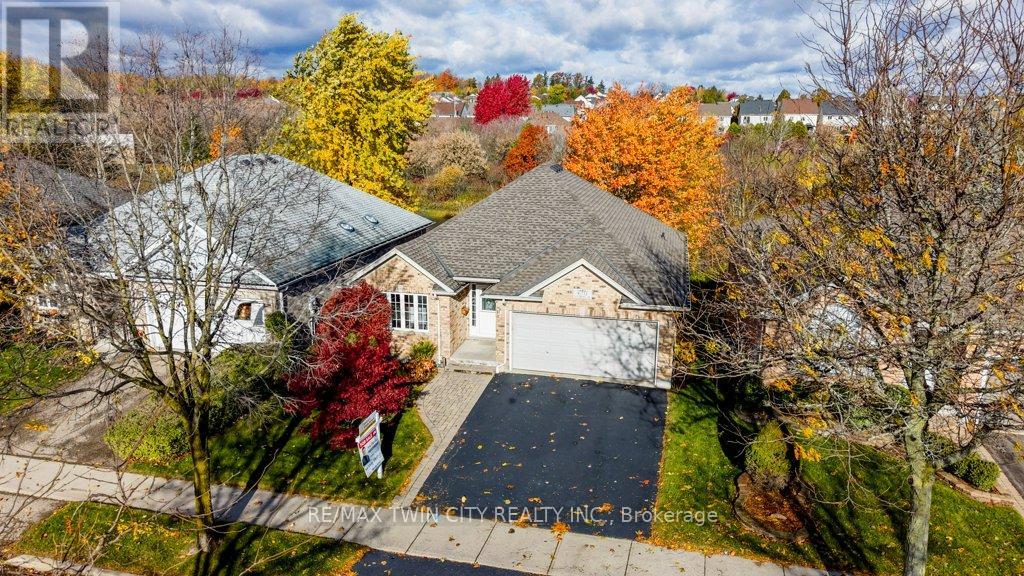 670 Salzburg Dr, Waterloo, ON N2V 2N8