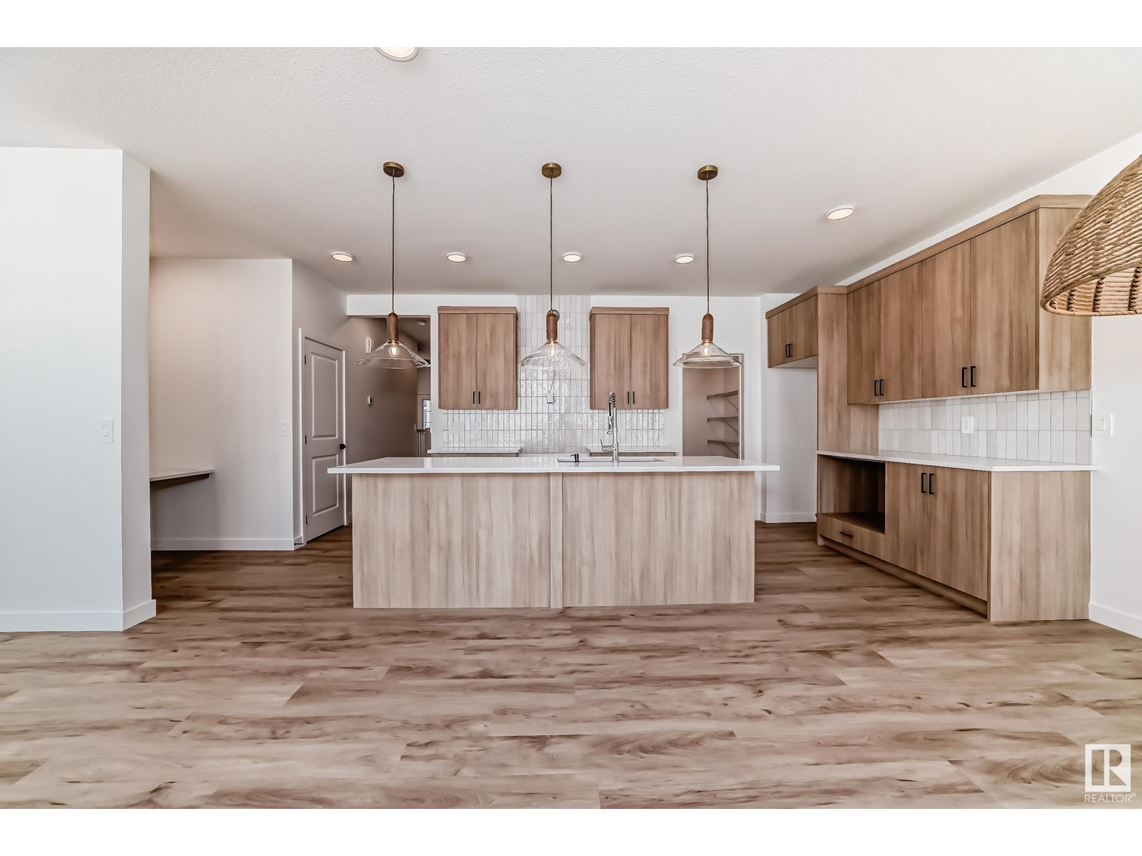 8213 Kiriak Lo SW, Edmonton, AB T6W 5S2