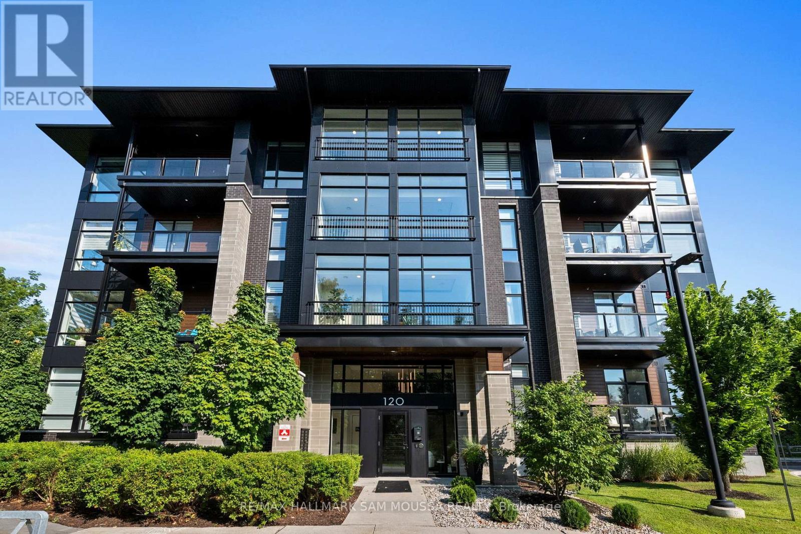 101 120 Cortile Private, Ottawa, ON K1V 2S8