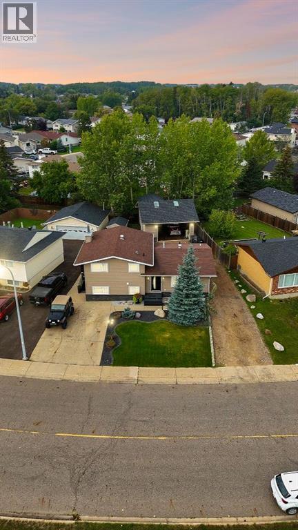 141 Hillcrest Dr, Fort Mcmurray, AB T9H 3T7