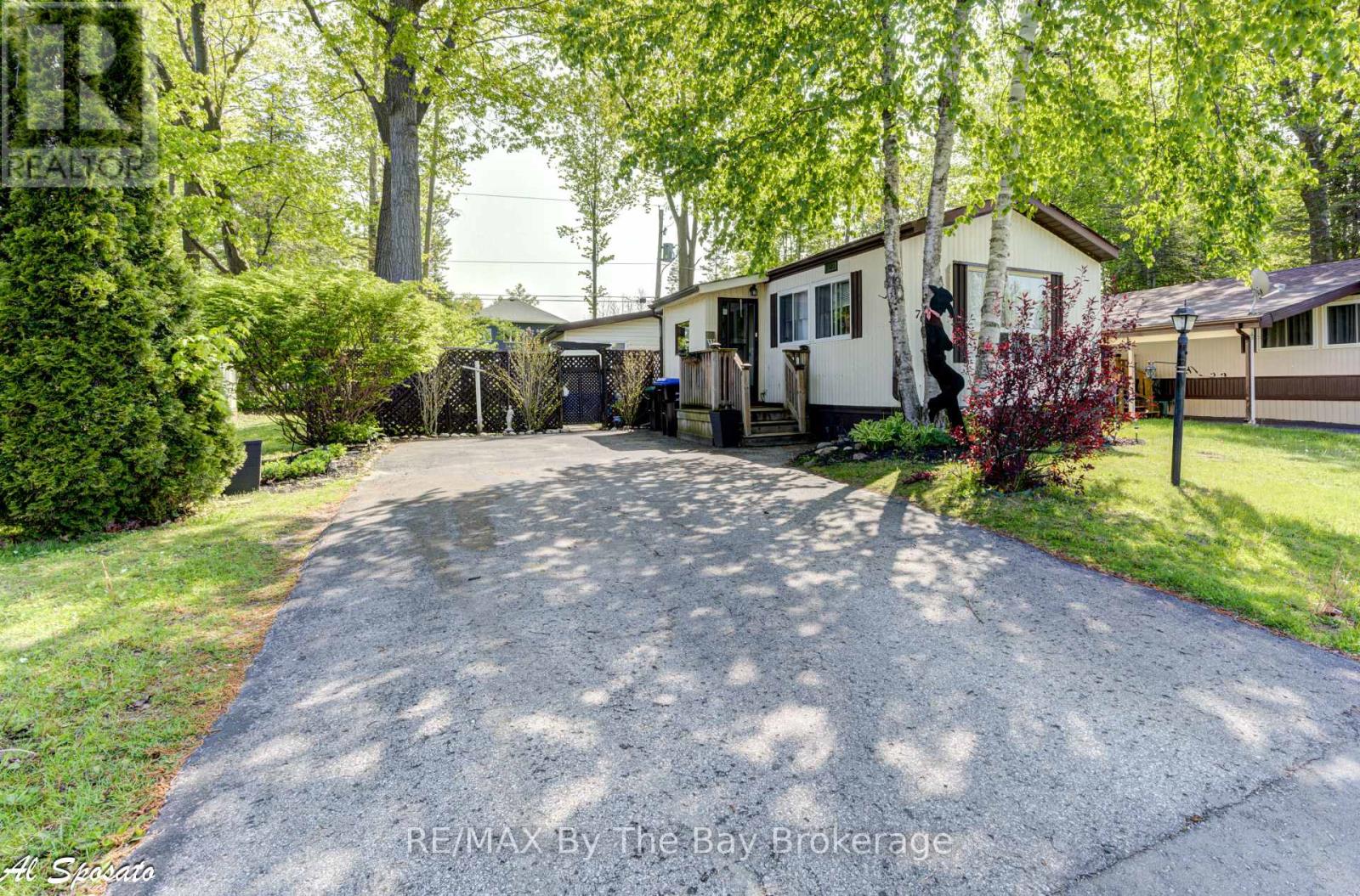 76 Georgian Glen Dr, Wasaga Beach, ON L9Z 1K7