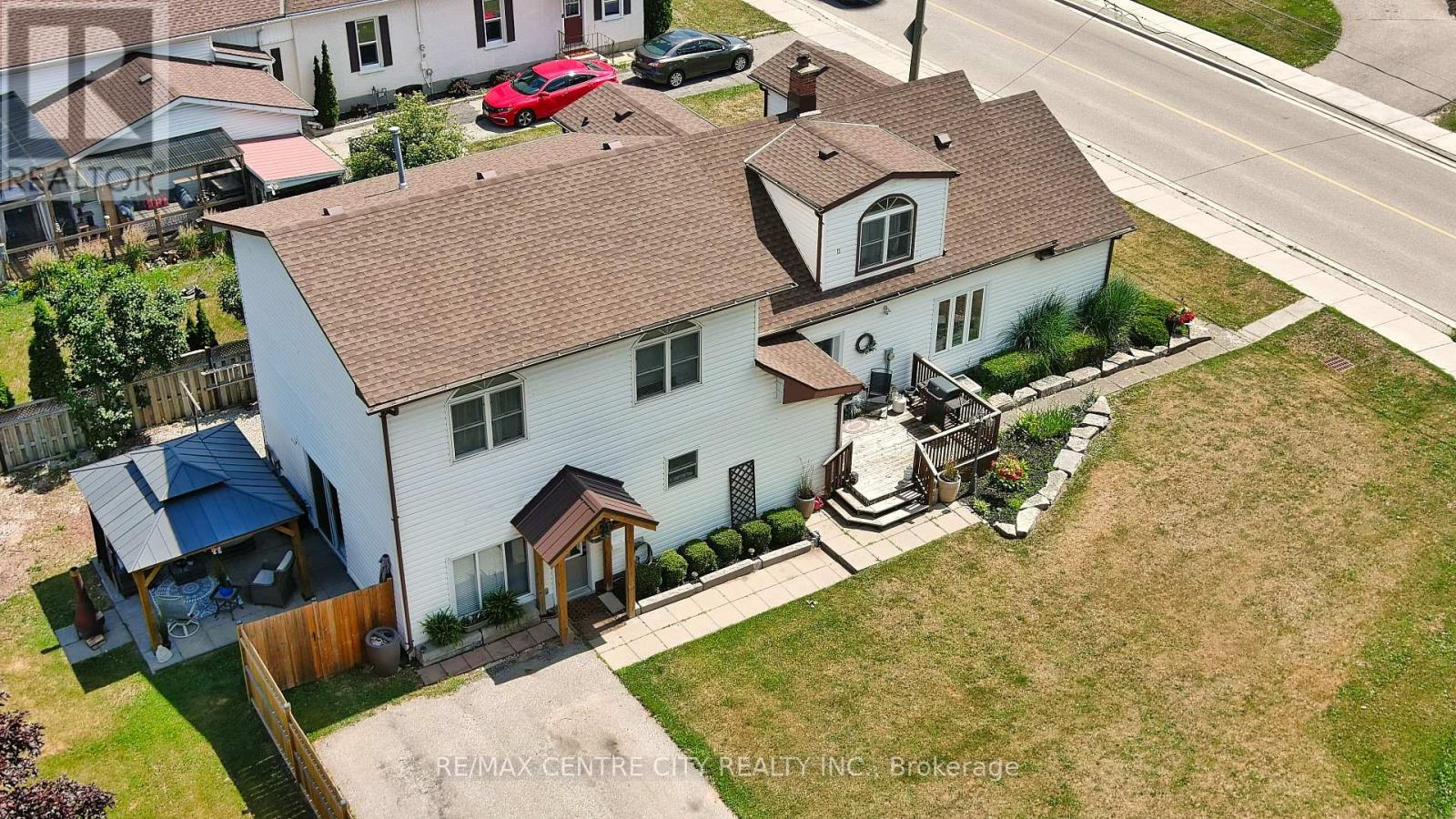 13 Potters Rd N, Tillsonburg, ON N4G 2G9