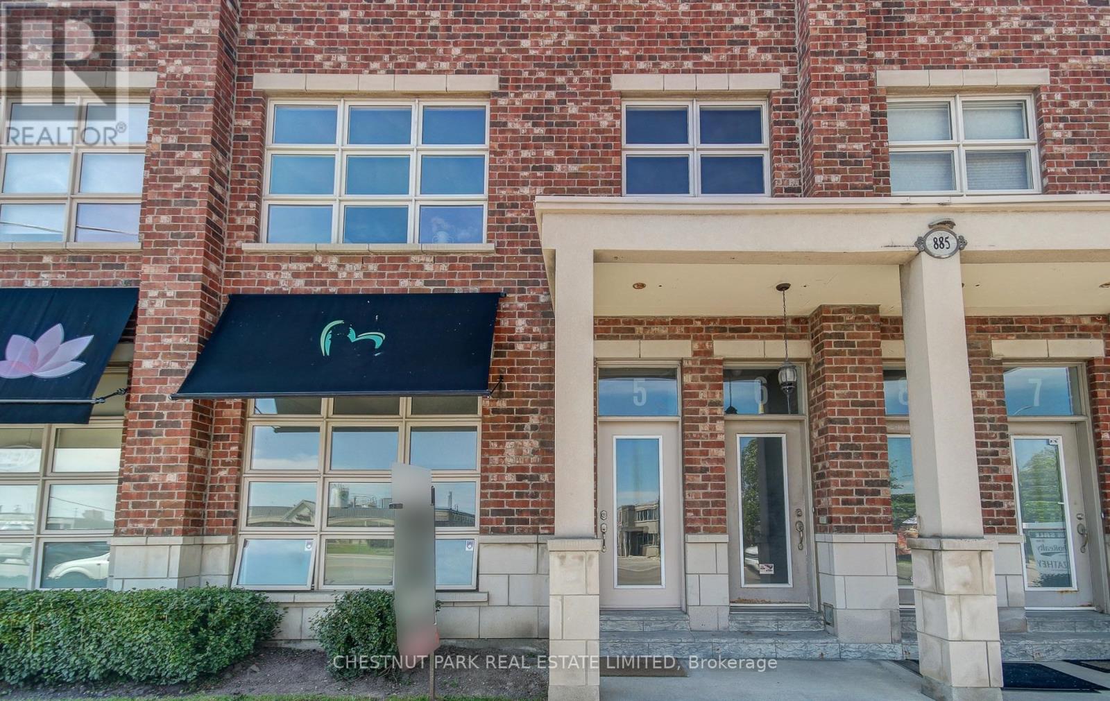 5 885 Lakeshore Rd E, Mississauga, ON L5E 1E2