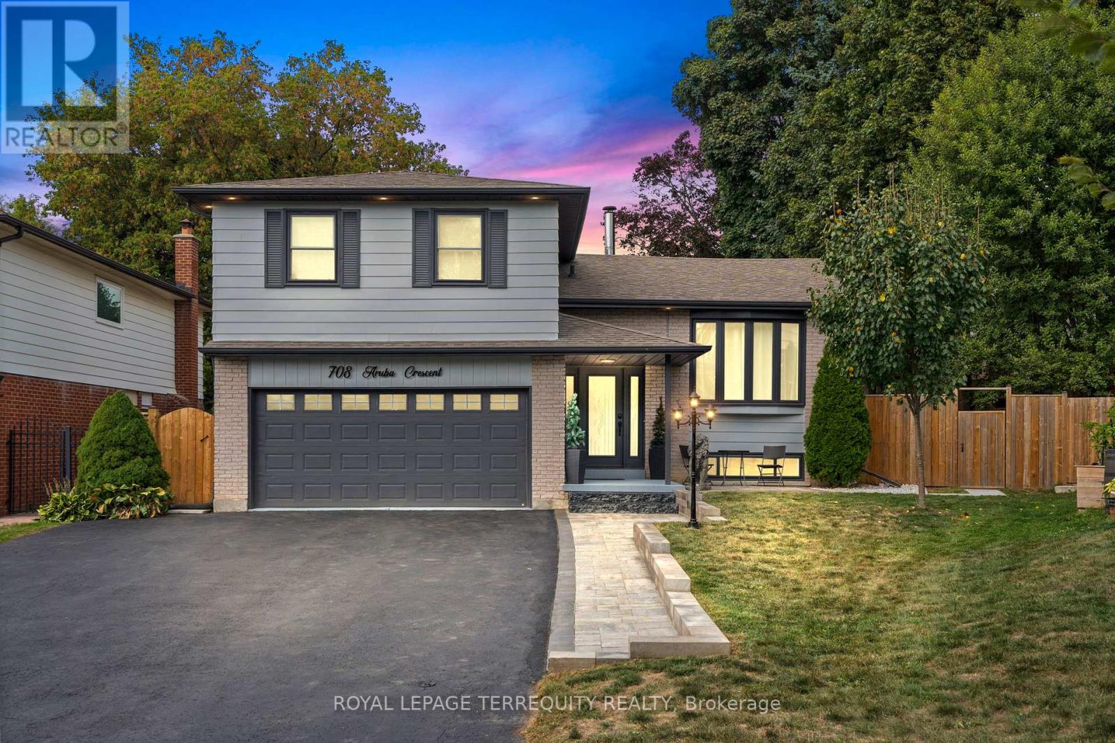 708 Aruba Cres, Oshawa, ON L1J 6B6