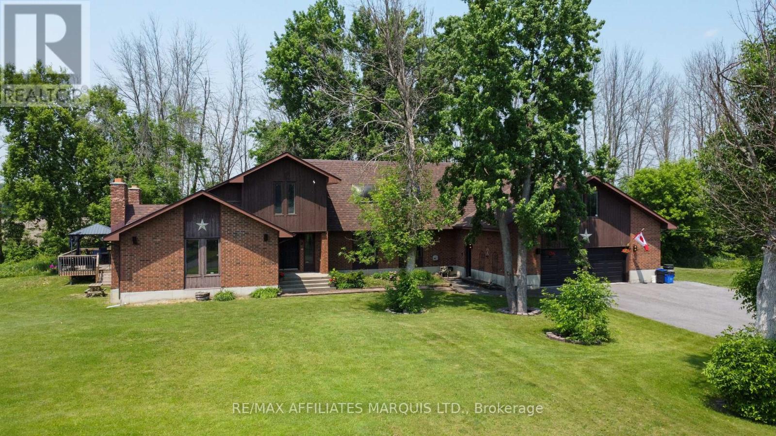 18467 Andre St, South Glengarry, ON K0C 1S0