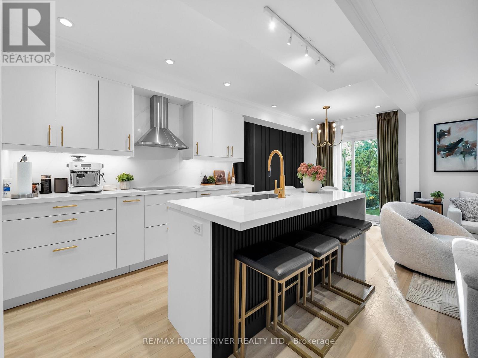 37 4635 Regents Ter, Mississauga, ON L5R 1X5