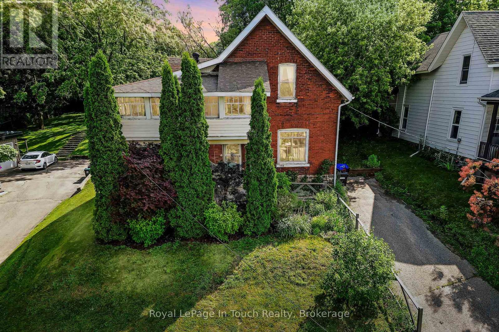 233 Queen St, Midland, ON L4R 3G9