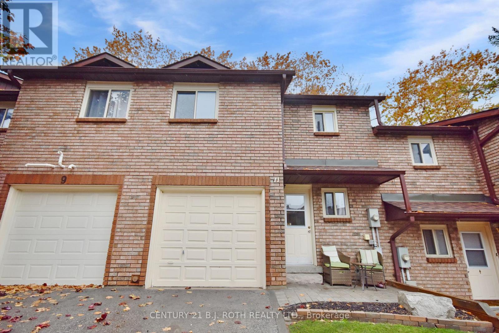 11 Pheasant Trl, Barrie, ON L4N 6W4