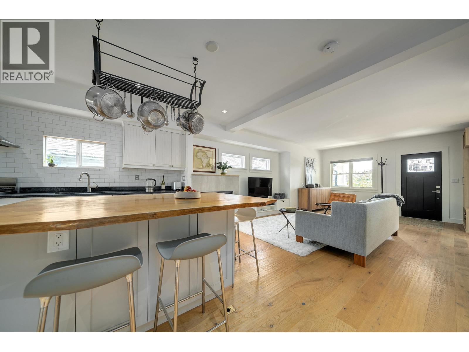 2249 Napier St, Vancouver, BC V5L 2P3