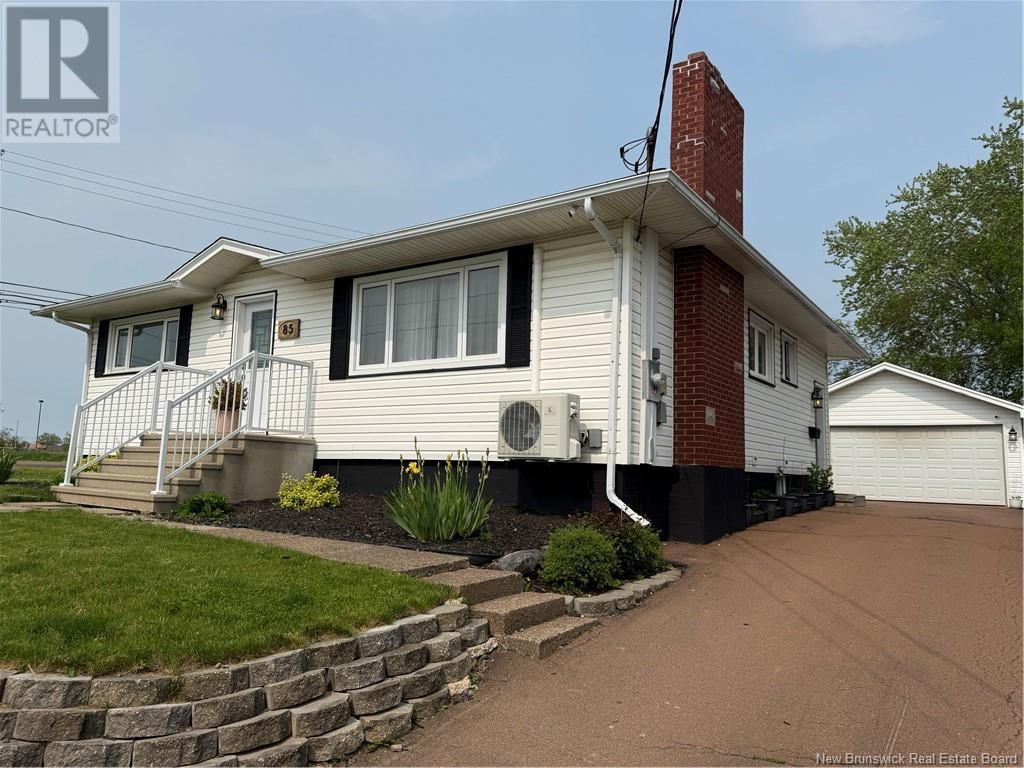 85 Ninth St, Moncton, NB E1E 3E5