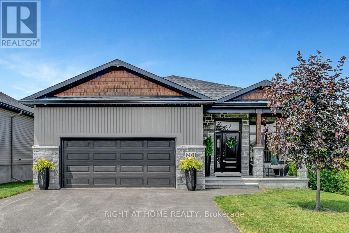 201 Versaille St, Alfred and Plantagenet, ON K0A 3K0