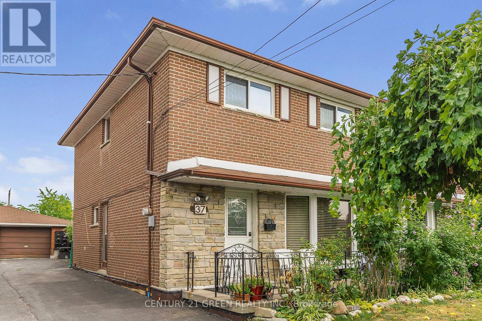 37 Rubydale Gdns, Toronto, ON M9L 1B8