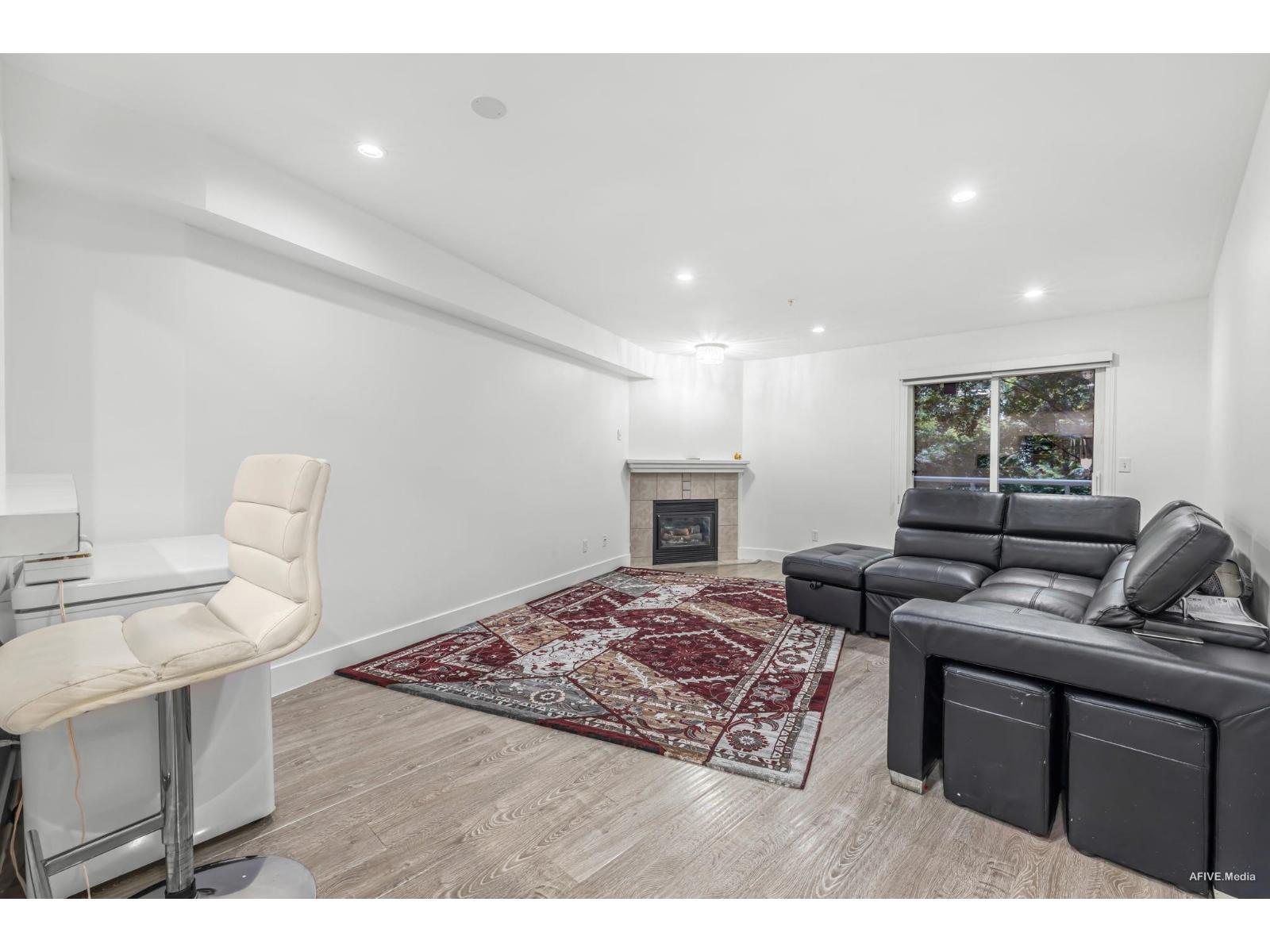 8110 120a Street Unit 210, Surrey, BC V3W 3P3