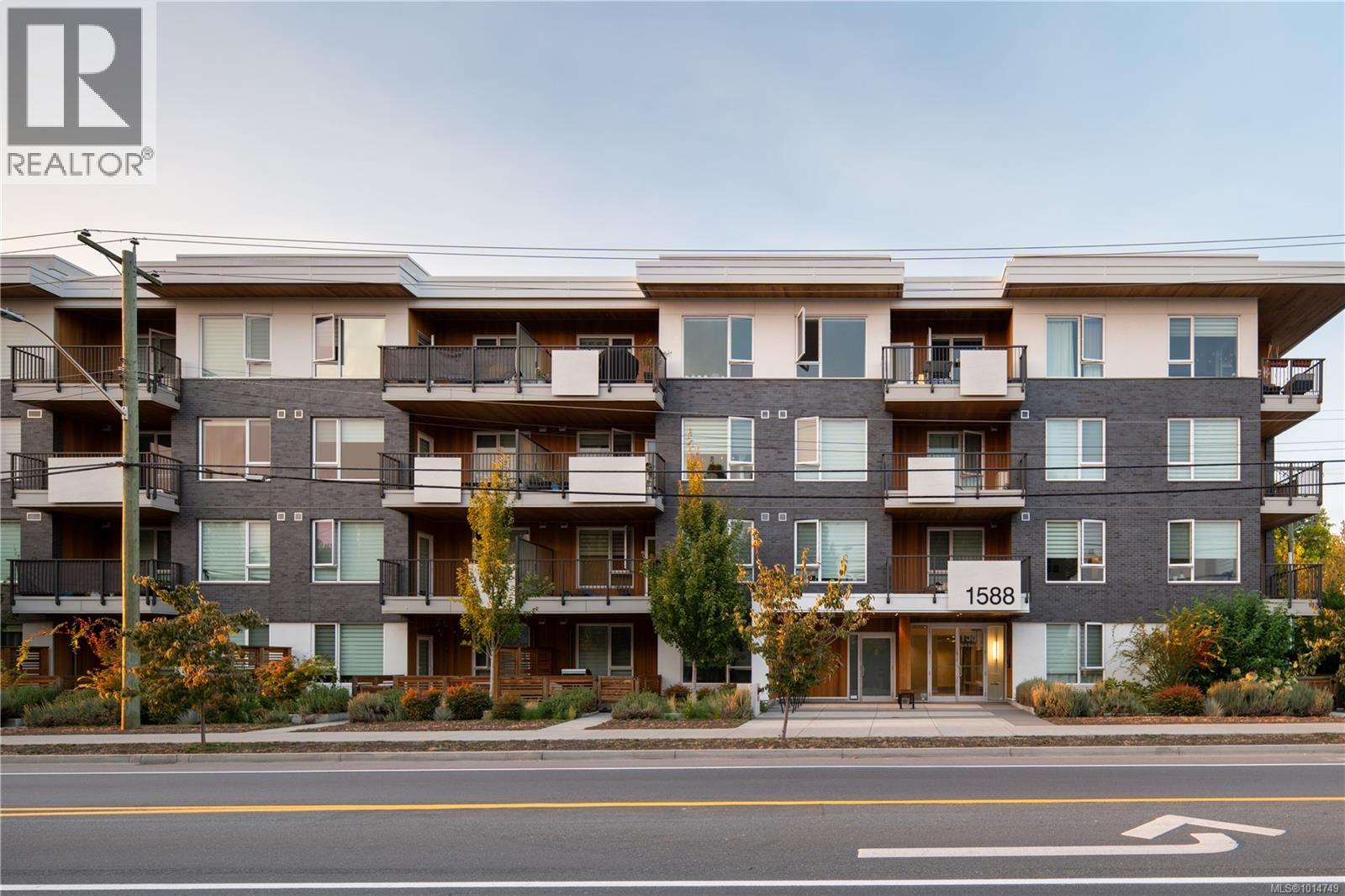 1588 N Dairy Rd Unit 202 Rd, Saanich, BC V8T 3V4