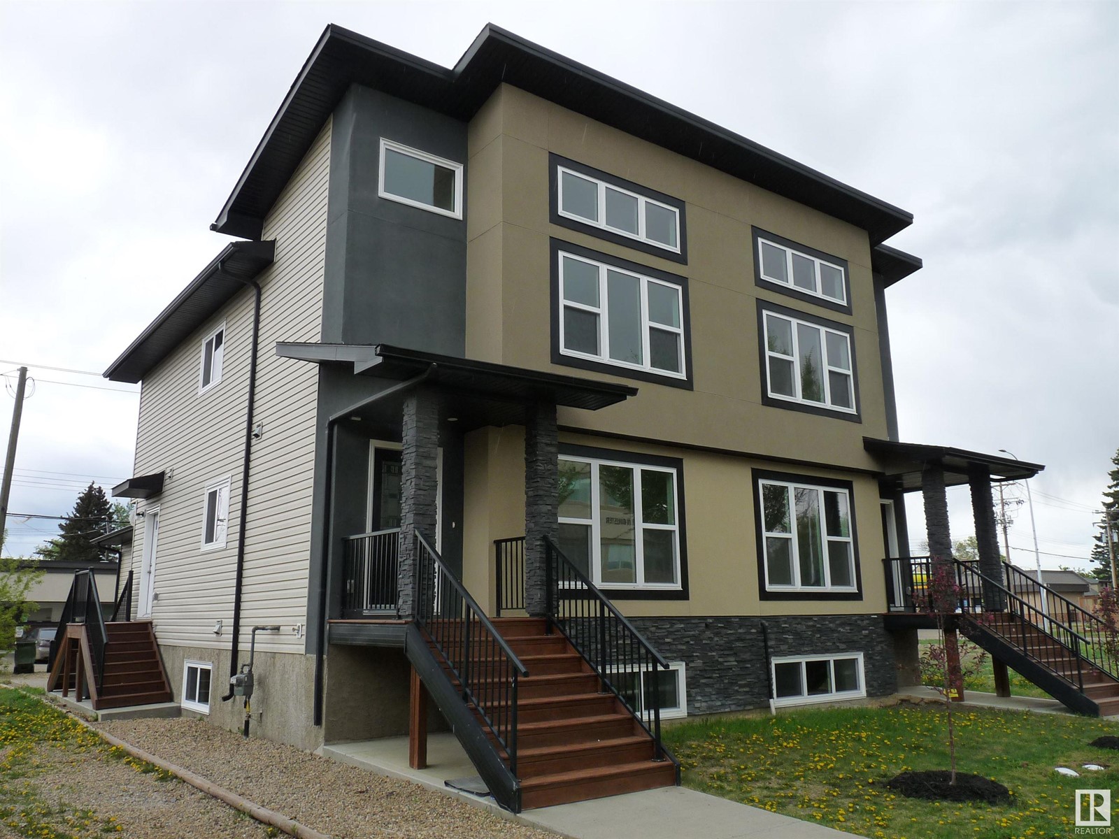 5006 5008 48 Ave, Leduc, AB T9E 7H7