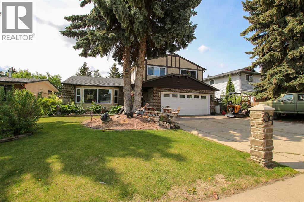 39 Allan St, Red Deer, AB T4R 1A6