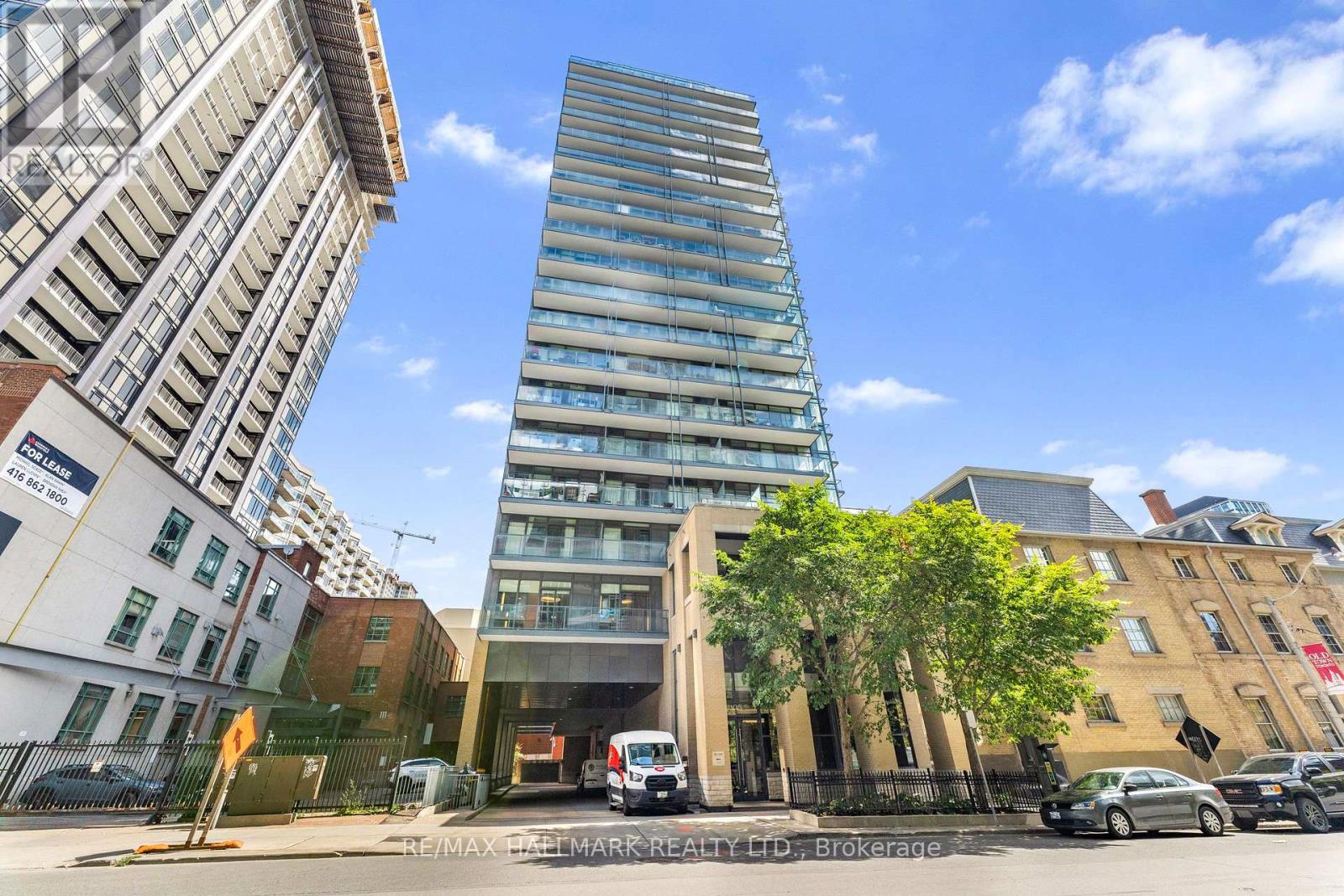 1704 105 George St, Toronto, ON M5A 0L4