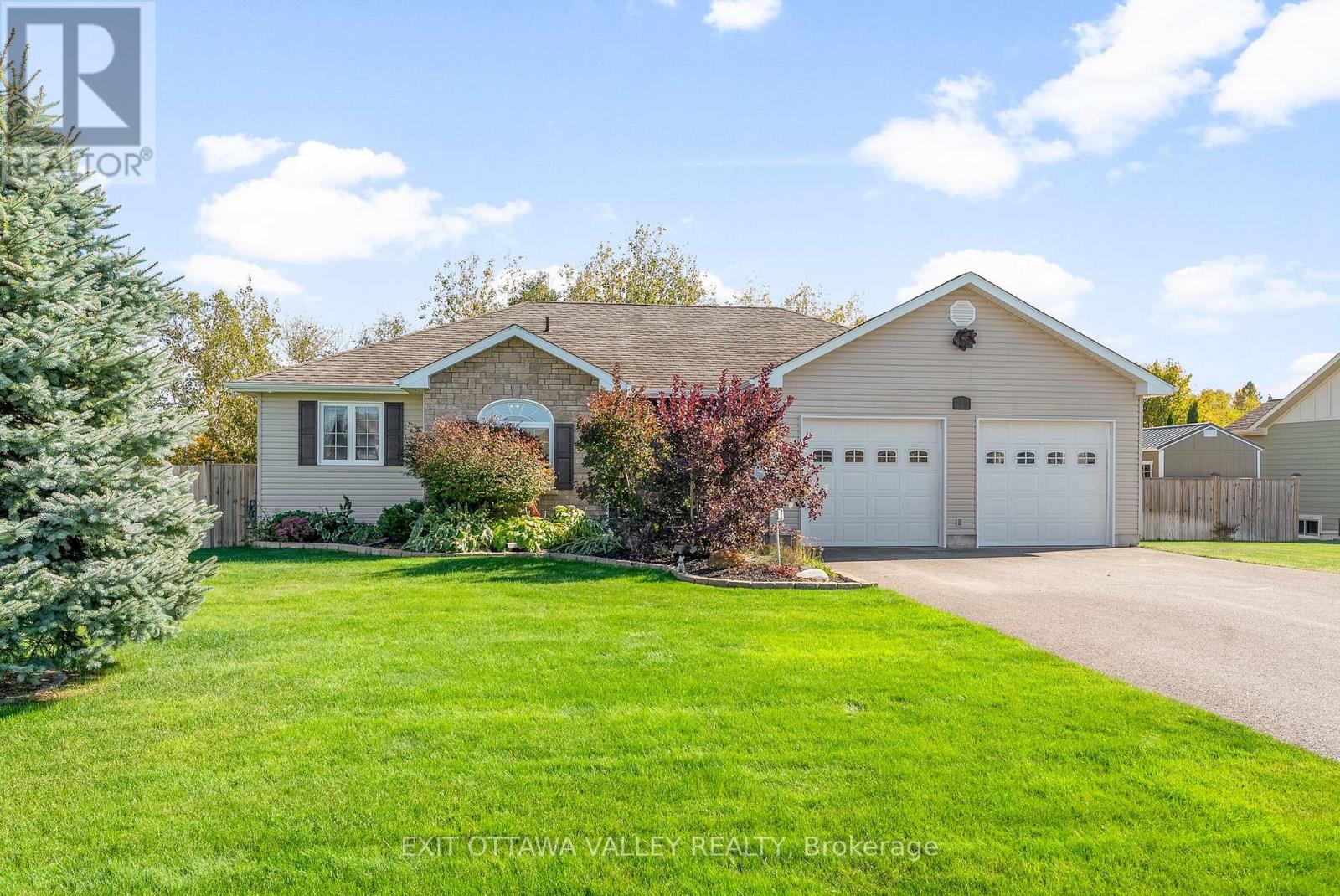 1 Fern Gully Ln, Whitewater Region, ON K0J 1C0