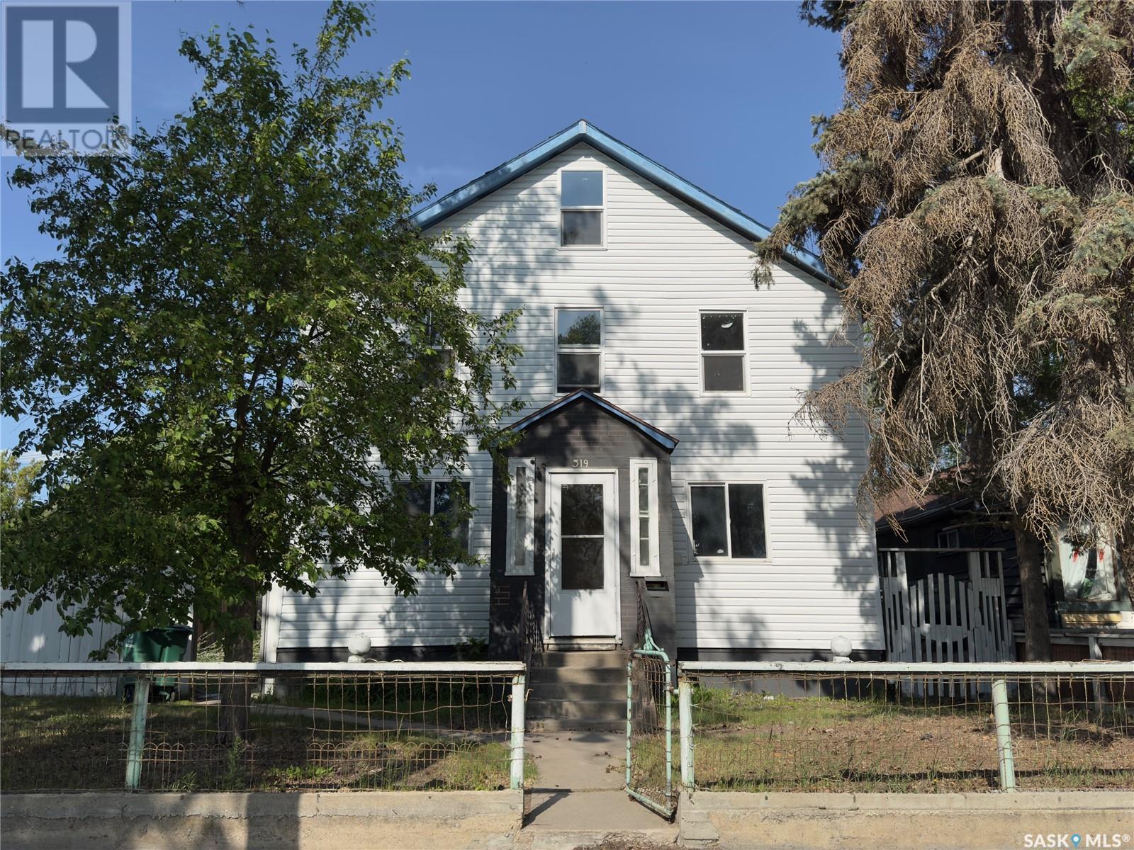 319 H Ave S, Saskatoon, SK S7M 1W4