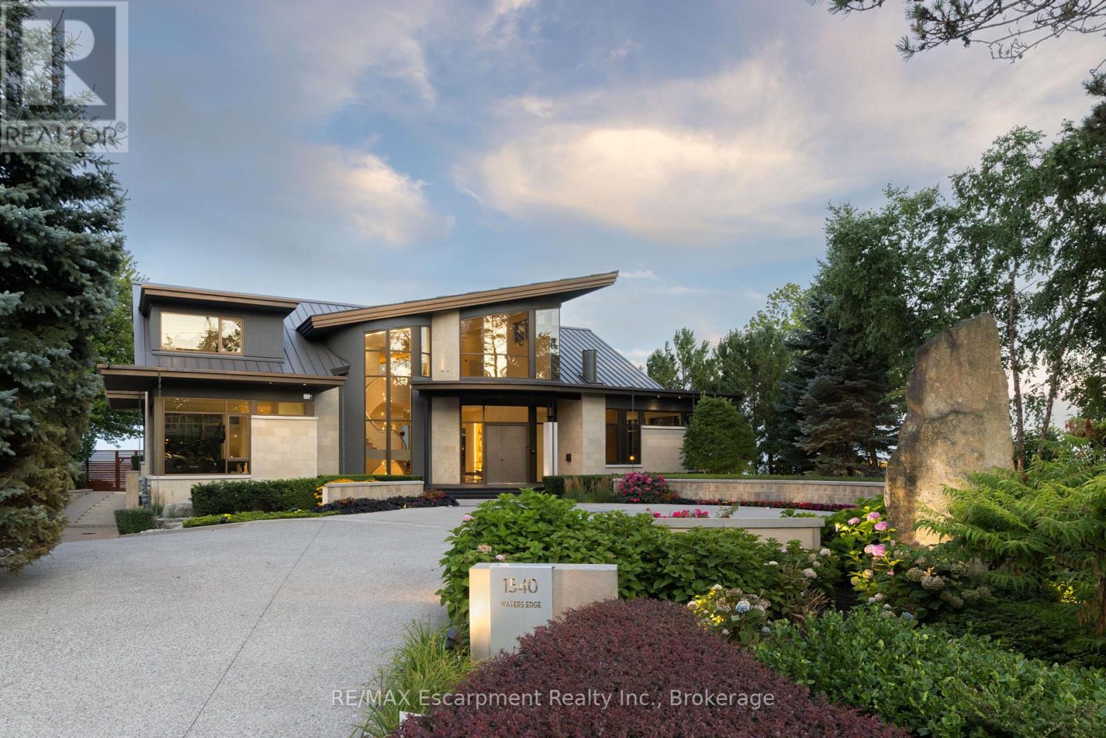 1540 Watersedge Rd, Mississauga, ON L5J 1A4