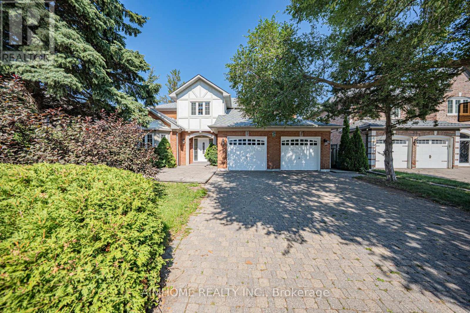 22 Chiltern Hl, Richmond Hill, ON L4B 3B8