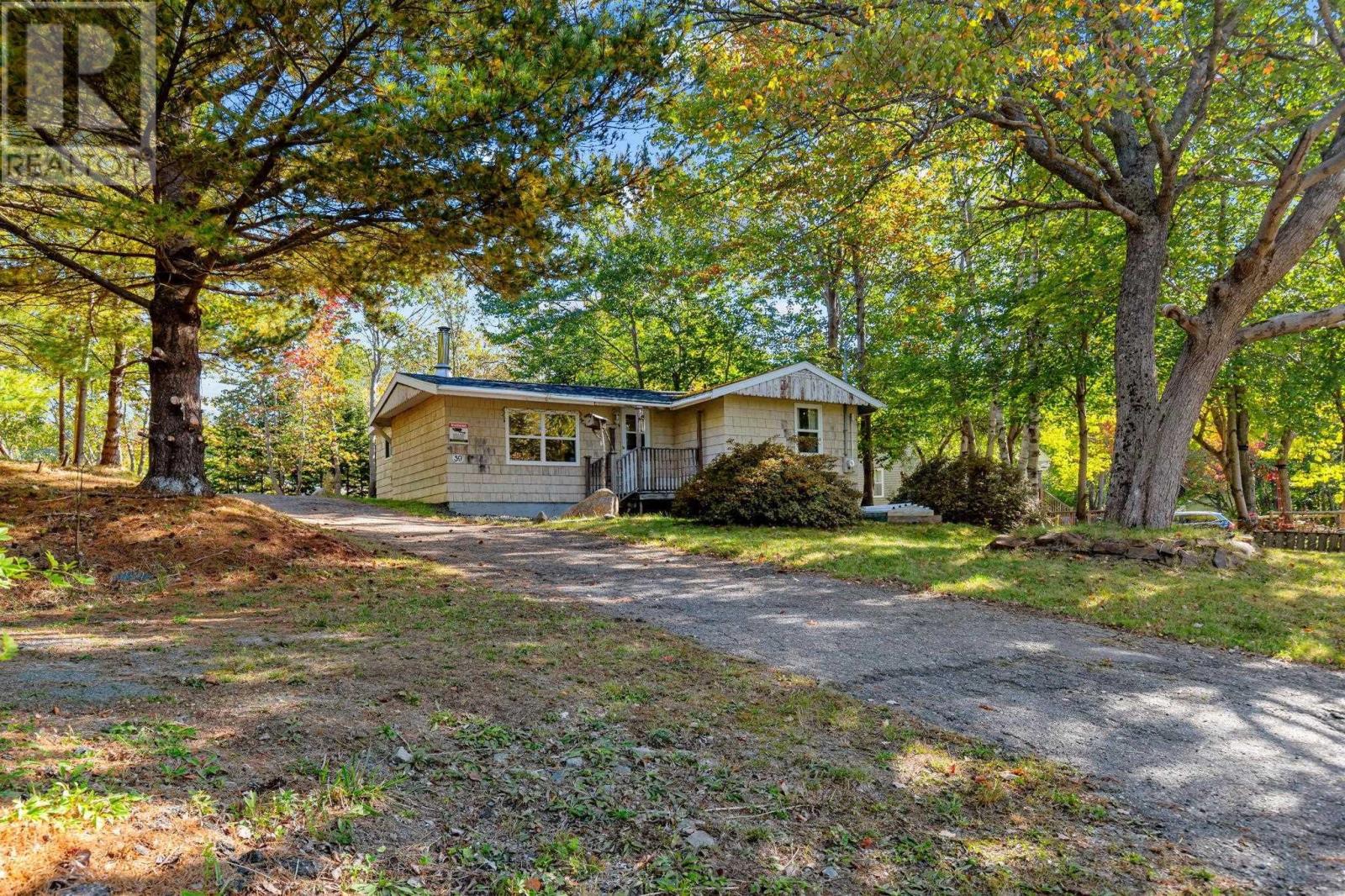 39 Hamshaw Dr, Halifax, NS B3M 2G9