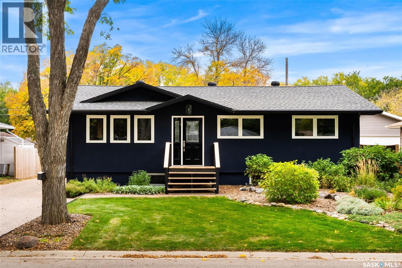 118 Langley St, Regina, SK S4S 3V8