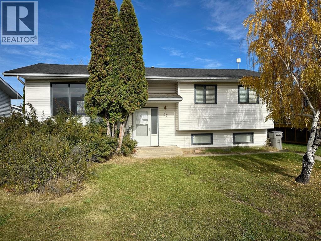 37 Atkinson Cres, Whitecourt, AB T7S 1C6