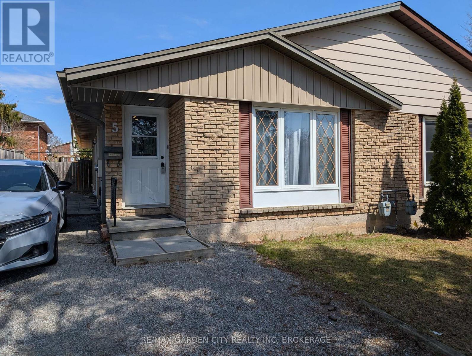 5 Calcott Ct, Thorold Confederation Heights, ON L2V 4J9
