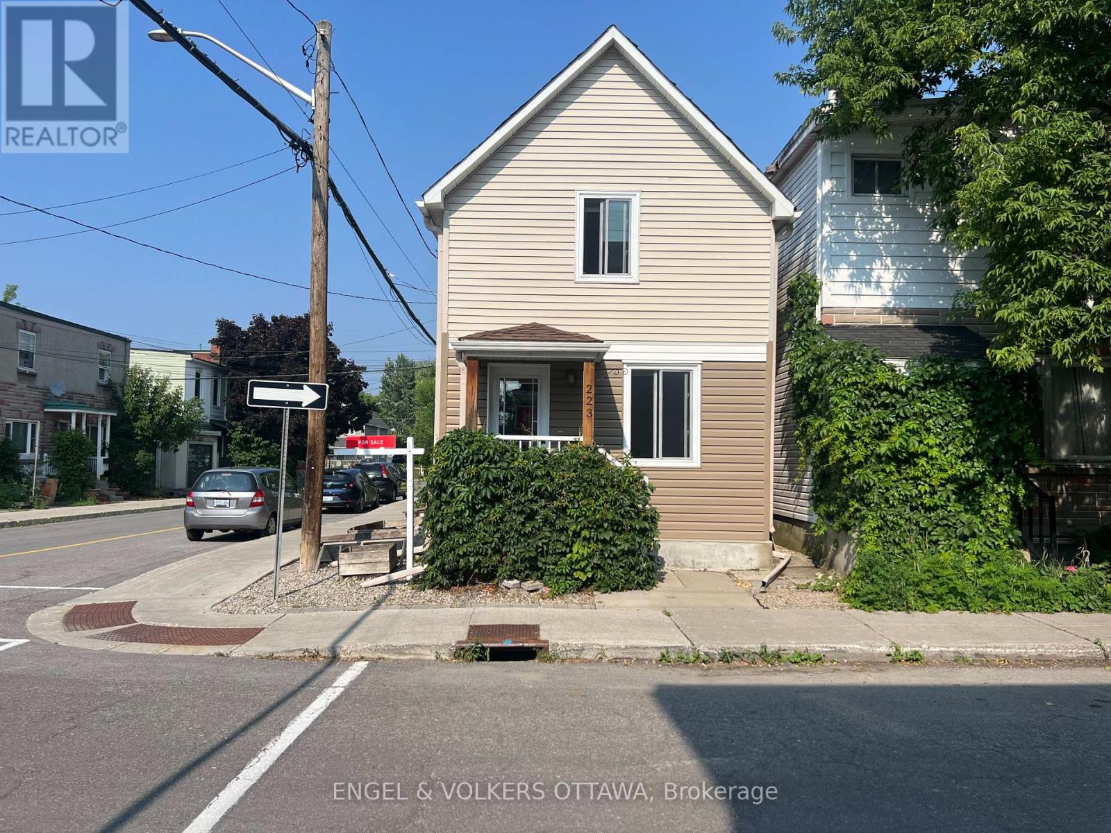 223 Carruthers Ave, Ottawa, ON K1Y 1N8