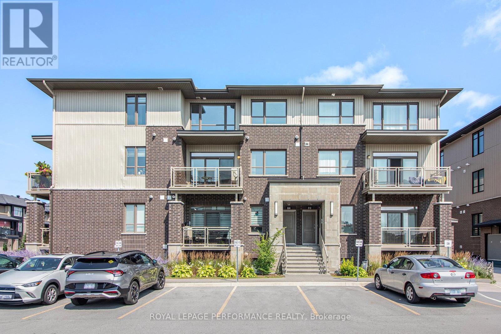 84 Carabiner Private, Ottawa, ON K1W 0L7