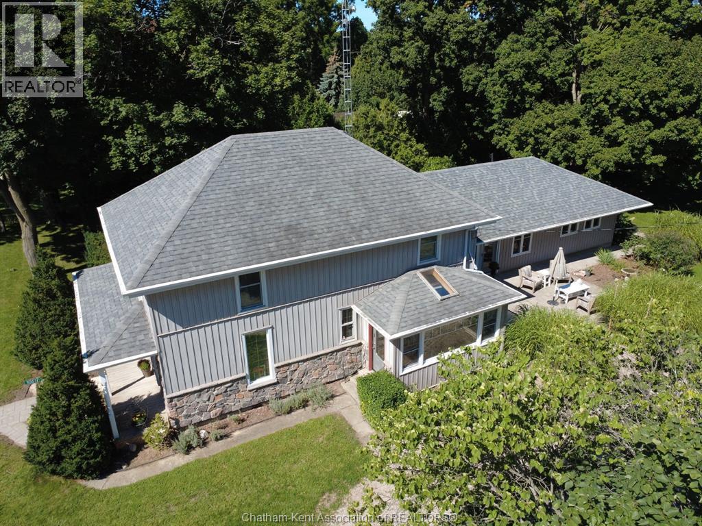 10517 Longwoods Rd, Chatham-Kent, ON N7M 5J7