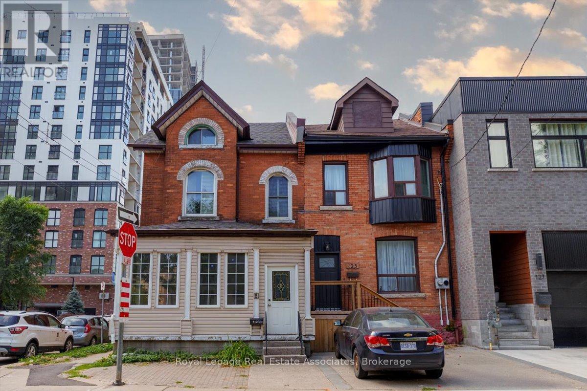 123 Market St, Hamilton, ON L8R 1N7