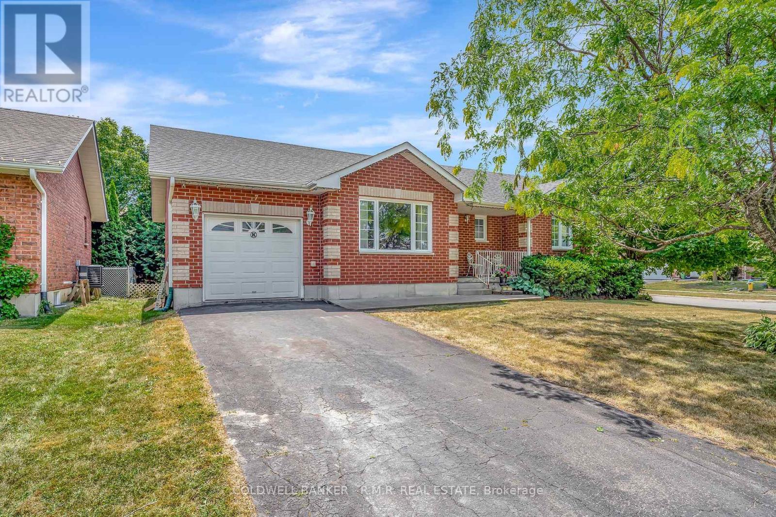 7 Eakins Cres, Kawartha Lakes, ON K9V 6J9