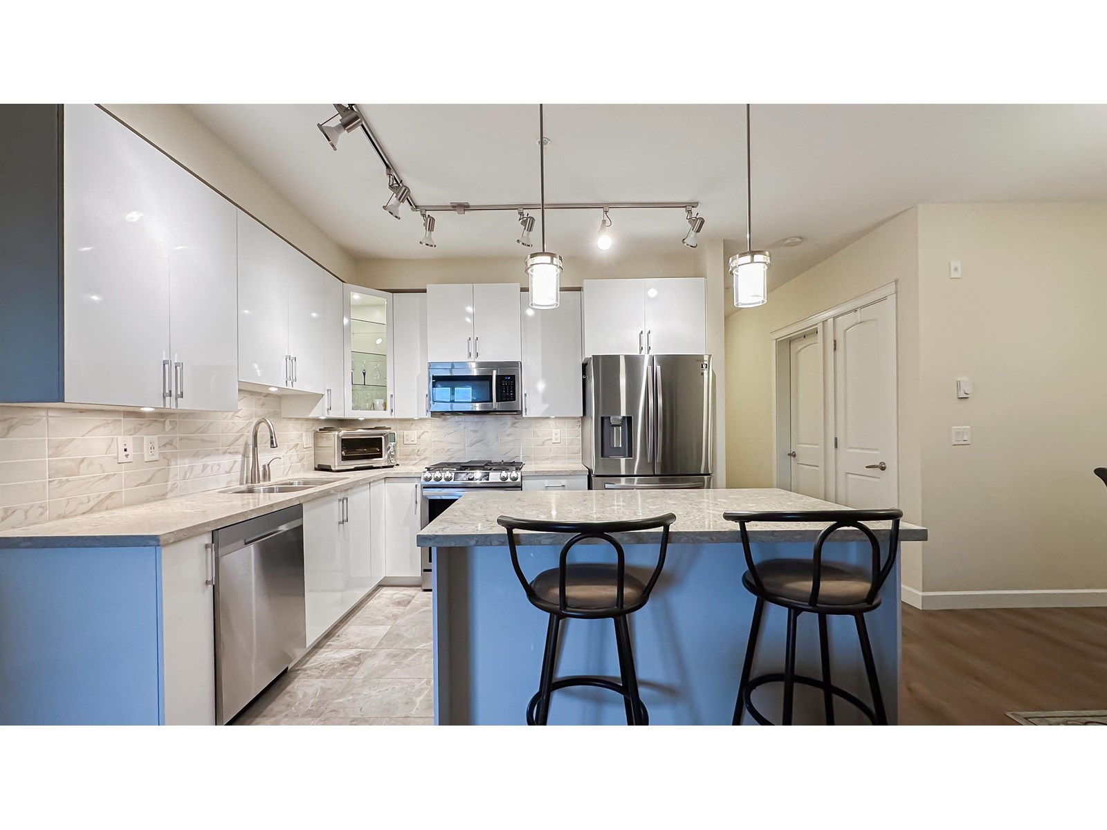 8526 202b Street Unit 407, Langley, BC V2Y 3L3