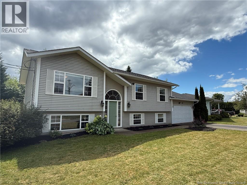 141 Eastwood Dr, Woodstock, NB E7M 1P7