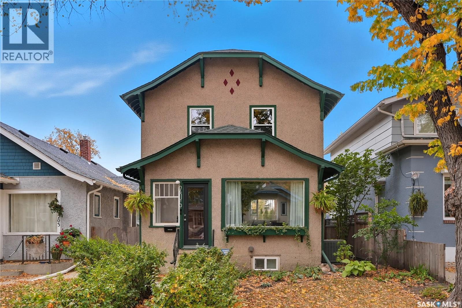 205 28 Street West, Saskatoon, SK S7L 0K4