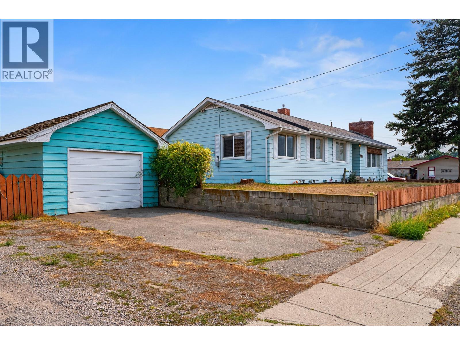 1552 Garcia St, Merritt, BC V1K 1B8