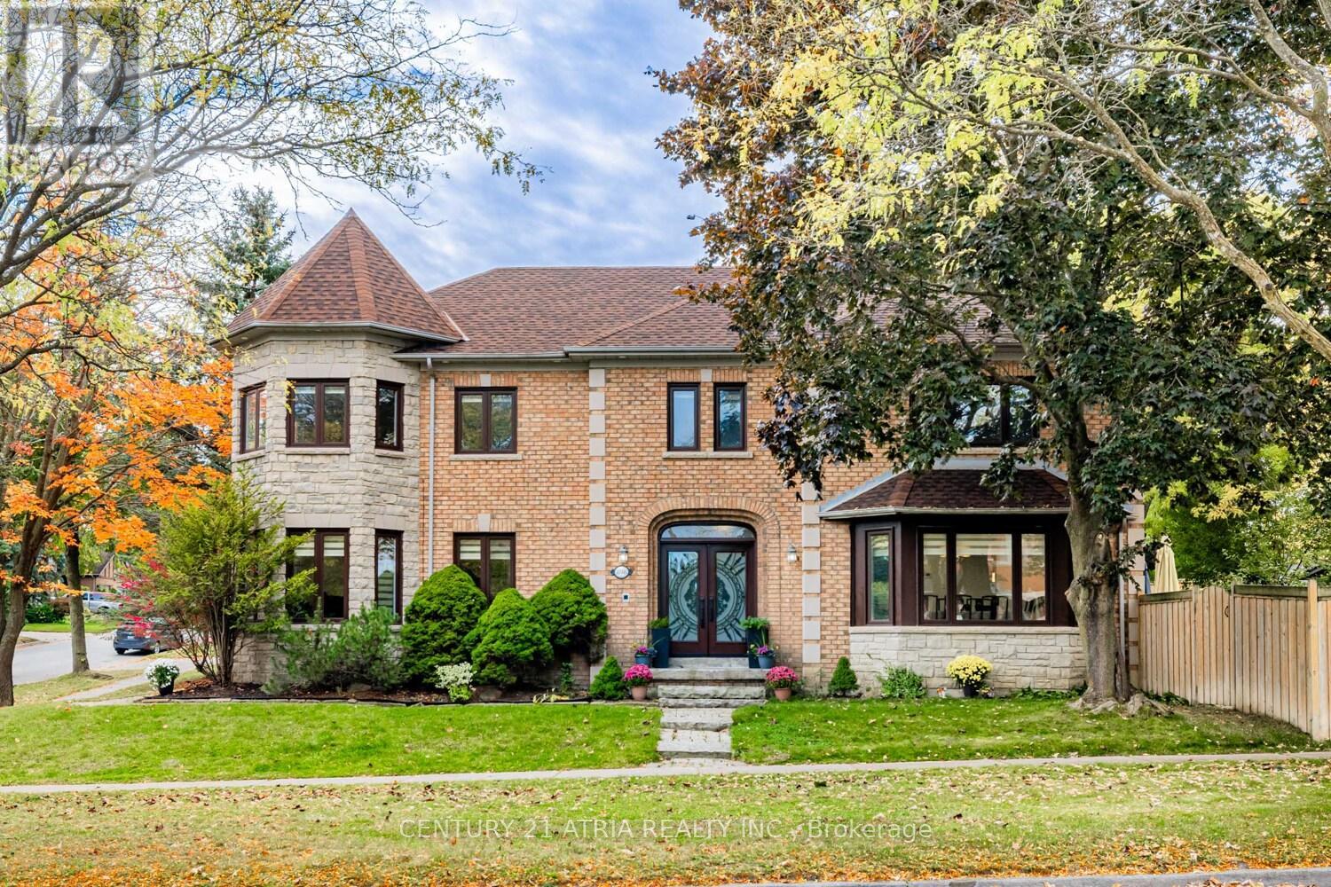 898 Stonehaven Ave, Newmarket, ON L3X 1K7