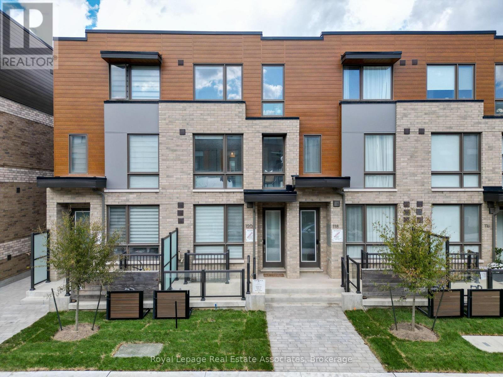 120 Green Gardens Blvd, Toronto Englemount-lawrence, ON M6A 0E5